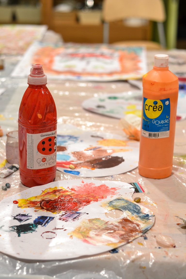 atelier peinture éléments originaux adultes et enfants stimuler et développer créativité à Lyon